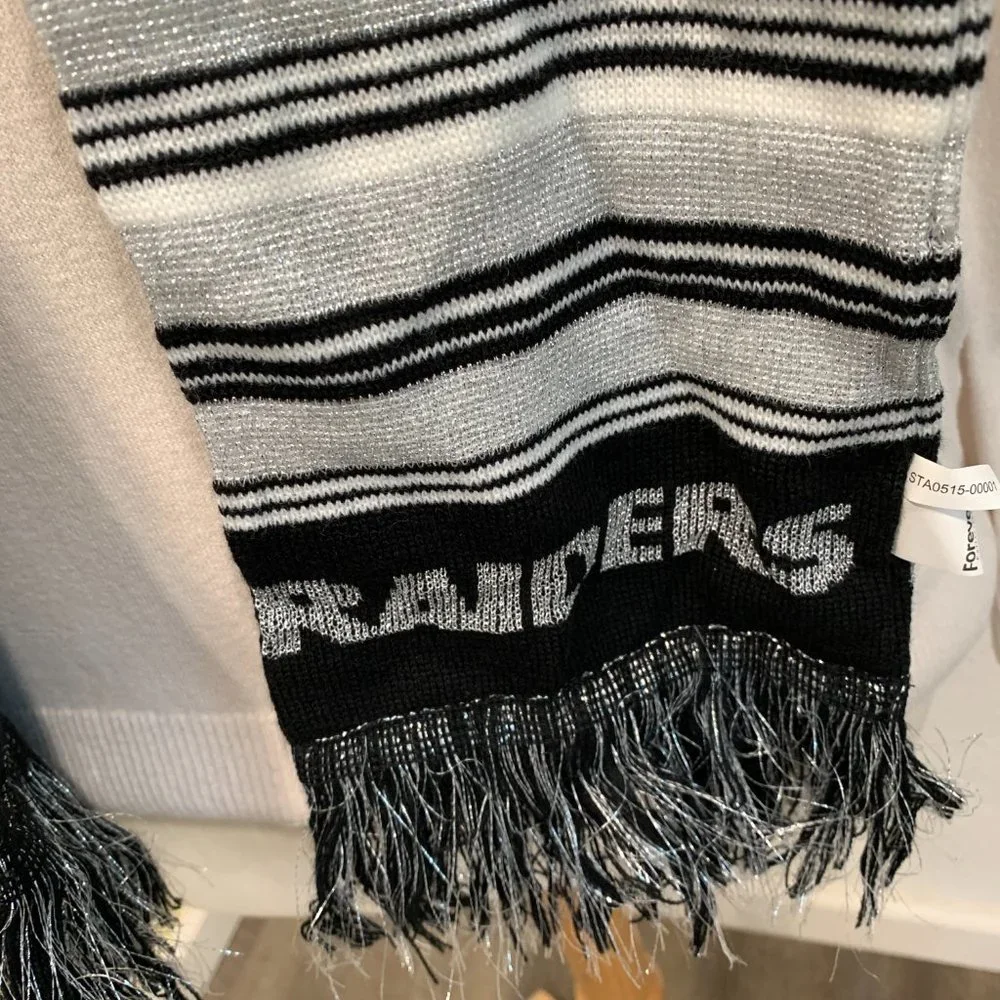NWOT Raiders Warm Acrylic Knit Scarf Fringed Black Silver White Unisex 67
